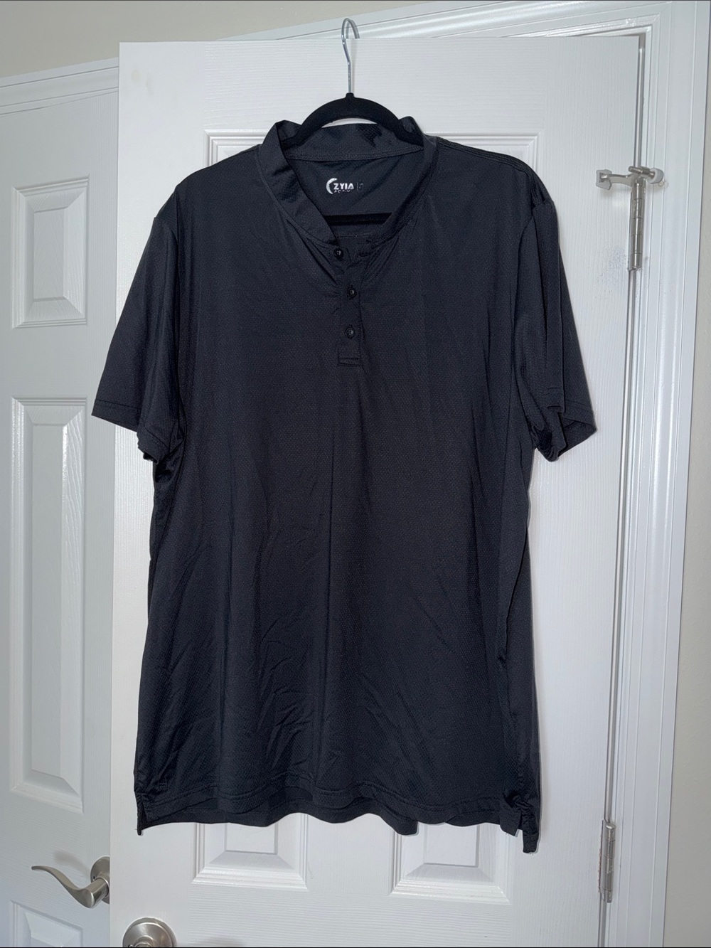 ZYIA Men's Black Short-Sleeve Henley Polo